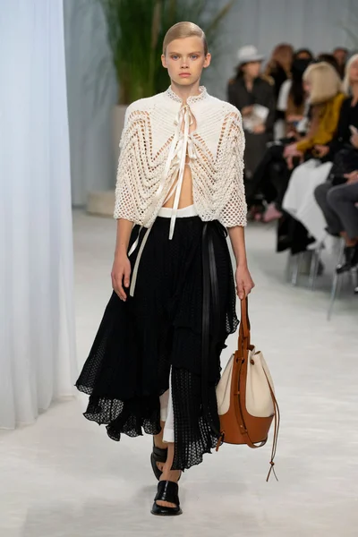 Look 10